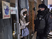 Коронавирус в России: за сутки выявлены более 27 тысяч заразившихся коронавирусом, 562 больных умерли