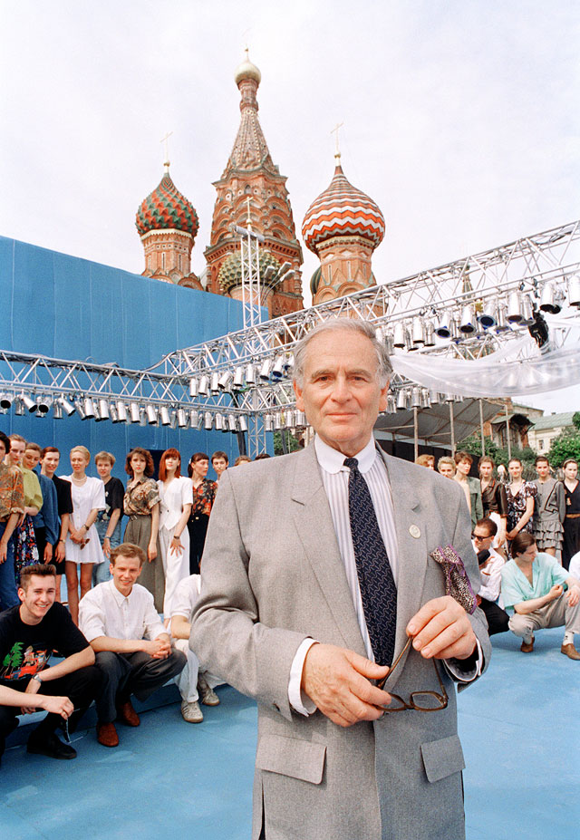 На показе мод на Красной Площади, Москва, 1991 год На показе мод на Красной Площади, Москва, 1991 год