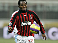 Странное новогоднее выступление. Брат знаменитого форварда едва не застрелился в прямом эфире