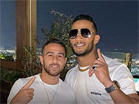 Египетский певец, отданный под суд за фото с Омером Адамом, вернулся к работе