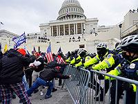 Беспорядки в США: штурм Капитолия сторонниками Трампа. Фоторепортаж