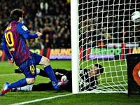 Пивная акция в честь рекорда Месси. Больше всего бутылок получил призер олимпиады