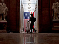 Последствия протестов в Вашингтоне. Фоторепортаж из здания Капитолия