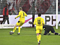 Холанн забил два мяча.