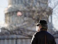 Демократы и республиканцы требуют немедленно отстранить Трампа от власти