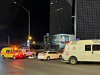 Около башен Азриэли на шоссе 