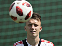 Головин вышел на замену. 