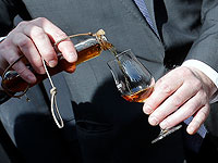 В Одессе при рытье траншеи нашли бутылку столетнего коньяка