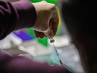 Для вакцинации работников системы образования выделено 220 тысяч доз вакцины