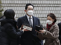 Вице-президент  Samsung получил два с половиной года тюрьмы за взятку