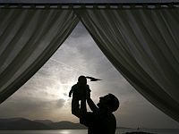 Мандельблит требует присудить компенсации отцам, которым отказали в праве на укороченный рабочий день для кормления новорожденных