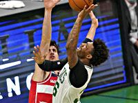 Дени Авдия вышел в стартовой пятерке. 