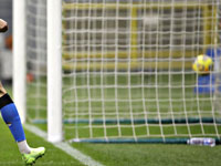 Гол Мхитаряна. Удаление вратаря. Израильский форвард остался в запасе. 