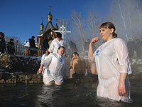 Крещенские купания: от Израиля до России. Фоторепортаж