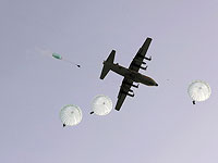 Иранские военнослужащие провели десантирование с американских самолетов