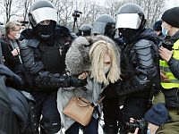 На митингах в защиту Навального в России задержали более 3300 человек, из них больше тысячи – в Москве