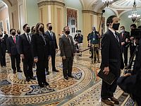 Палата представителей Конгресса США представила Сенату заключение об импичменте в адрес Трампа