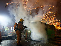 В Нидерландах протестуют против комендантского часа, полиция применяет водометы
