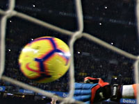 Шон Вайссман был заменен. Хет-трик Мира. Дебют сына бывшего форварда