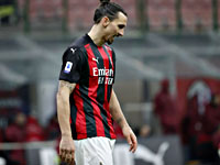 Златан Ибрагимович не реализовал пенальти. 