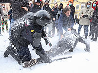 Протесты с требованием освобождения Навального в России: тысячи задержанных