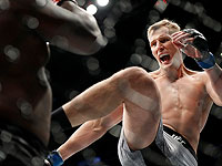 Главный бой UFC в Лас-Вегасе: Волков нокаутировал Оверима