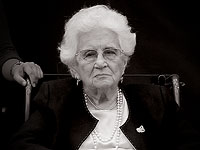 Рут Даян, общественная деятельница и жена Моше Даяна, похоронена на кладбище в поселке Нахалаль