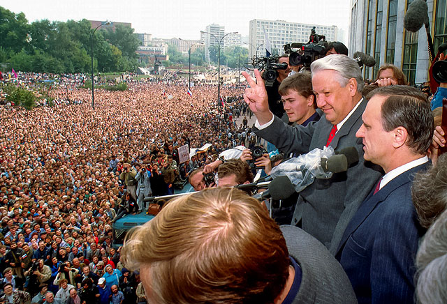 После неудавшейся попытки путча. Москва, 22 августа 1990 года После неудавшейся попытки путча. Москва, 22 августа 1990 года