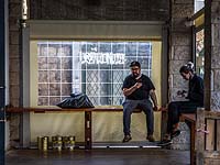 Работодатели требуют разрешить им отправлять в неоплачиваемые отпуска непривитых работников