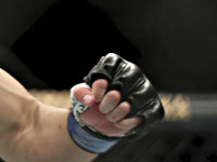 Эффектный нокаут на турнире ММА в Москве