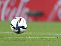 Несмотря на невероятные промахи и бодание соперника,