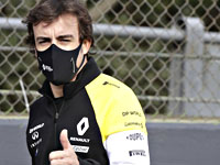 Легендарный гонщик Фернандо Алонсо попал в аварию во время велотренировки