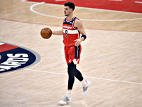 Дени Авдия набрал 8 очков. Робинсон сломал руку