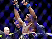 UFC. Камару Усман защитил чемпионский титул