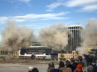 В Атлантик-Сити взорвано 39-этажное здание бывшего казино Трампа. ВИДЕО