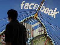 Politico: Facebook блокировал рекламу о пользе вакцинации как политическую