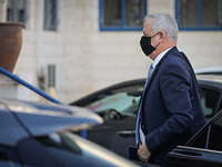 Бени Ганц покинул заседание правительства по борьбе с коронавирусом из-за перепалки между Исраэлем Кацем и Авихаем Мандельблитом