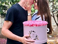 И цветы, и подарок: долговечные розы к 8 марта