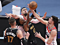 Дени Авдия набрал 10 очков. 