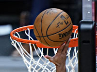 Баски разгромили 