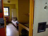 Во Франции мужчина, осужденный за изнасилование 12-летней дочери, покончил с собой в камере