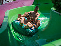 Минздрав обсуждает открытие аттракционов и парков для непривившихся