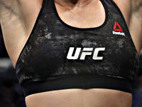 Спортсменка ММА опубликовала фотографии в прозрачном наряде