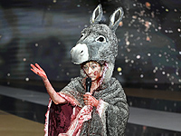 Актриса Корин Масьеро разделась догола на церемонии вручения французской премии