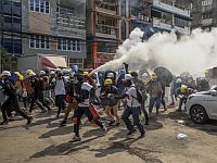 В пригородах Янгона объявлено военное положение