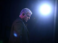 Лапид держит удар