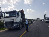 На 7-й трассе грузовик насмерть сбил мужчину