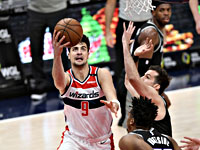 Дени Авдия набрал 6 очков.