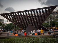 Арабские матери, потерявшие детей, проводят акцию протеста в Тель-Авиве