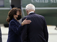 Джо Байден трижды споткнулся, поднимаясь по трапу на борт самолета